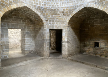 Подземные бани цитадели Нарын-кала – фотографии России