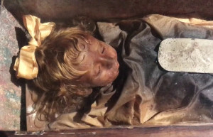 Розалия была помещена в Катакомбы капуцинов в Сицилии, и её тело хорошо сохранилось, как будто спит – фотографии Италии