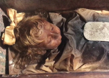 Розалия была помещена в Катакомбы капуцинов в Сицилии, и её тело хорошо сохранилось, как будто спит – фотографии Италии