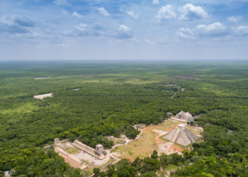 Пирамиды комплекса Чичен-Ица на полуострове Юкатан, Мексика – фотографии Мексики
