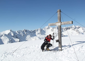 Крест на вершине горы. Мариалфарр. Австрия – фотографии Австрии