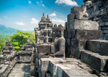 В период активности вулкана Мерапи в 2010 году, Боробудуру удалось просто чудом уцелеть – фотографии Индонезии
