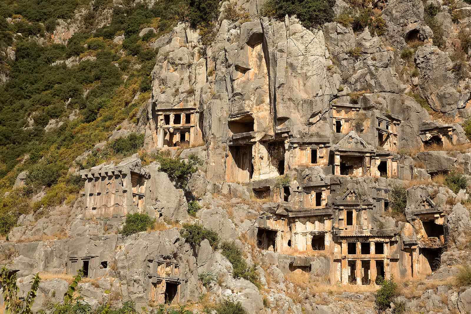 Скала-гробница византийских времён в городе Мира, Кемер, Турция – фотографии Турции