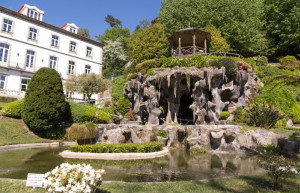 Ступеньки лестницы Via Sacra приведут вас на площадь Terreiro de Moisés в Бон-Жезуш – фотографии Португалии