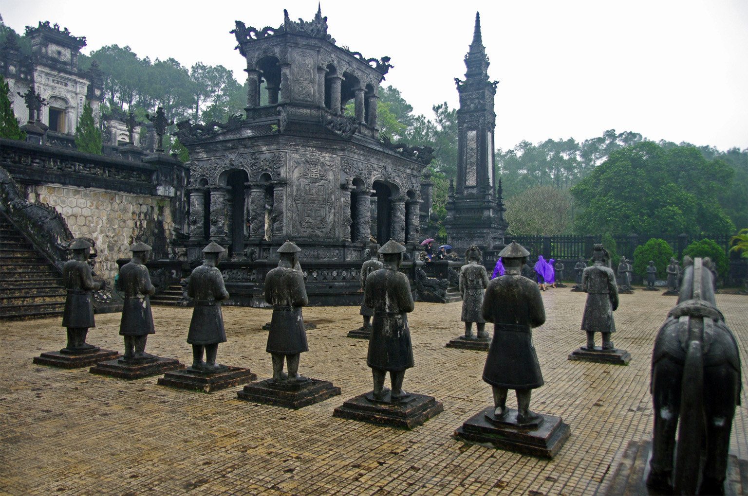 В гробнице Кхай-Динь – фотографии Вьетнама