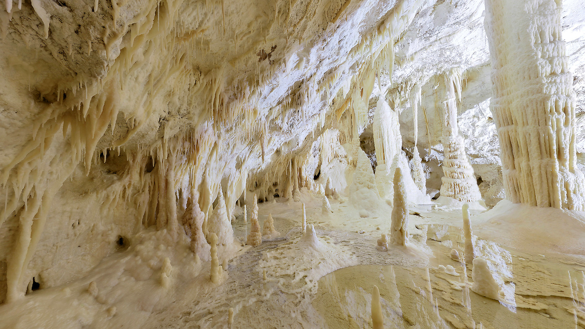 Пещеры Фрасасси (Grotte di Frasassi, Frasassi Caves), регион Марке, Италия – фотографии Италии