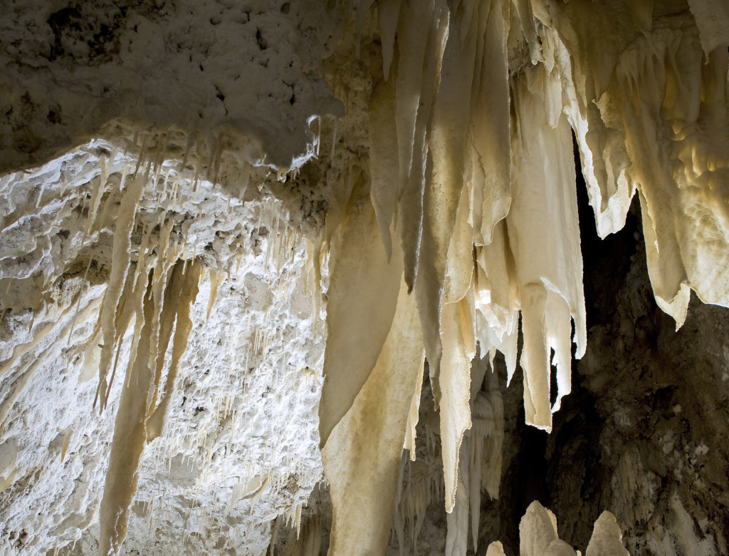 Пещеры Фрасасси в итальянском регионе Марке – фотографии Италии