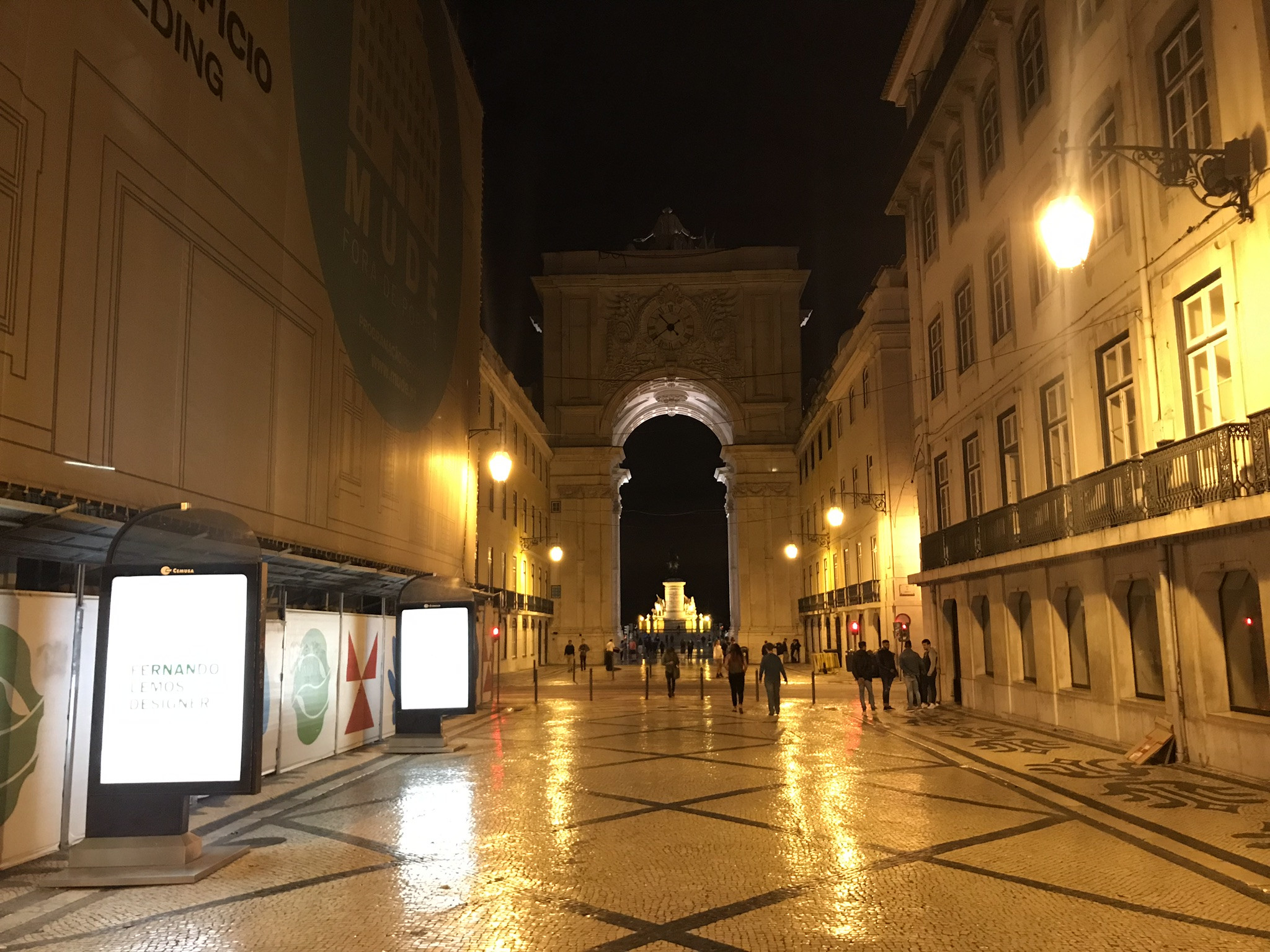 Ночной Лиссабон в историческом центре – фотографии Португалии