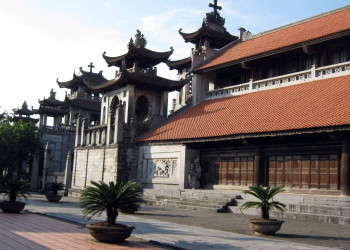 Собор Фат-Диен в провинции Ниньбинь во Вьетнаме – фотографии Вьетнама