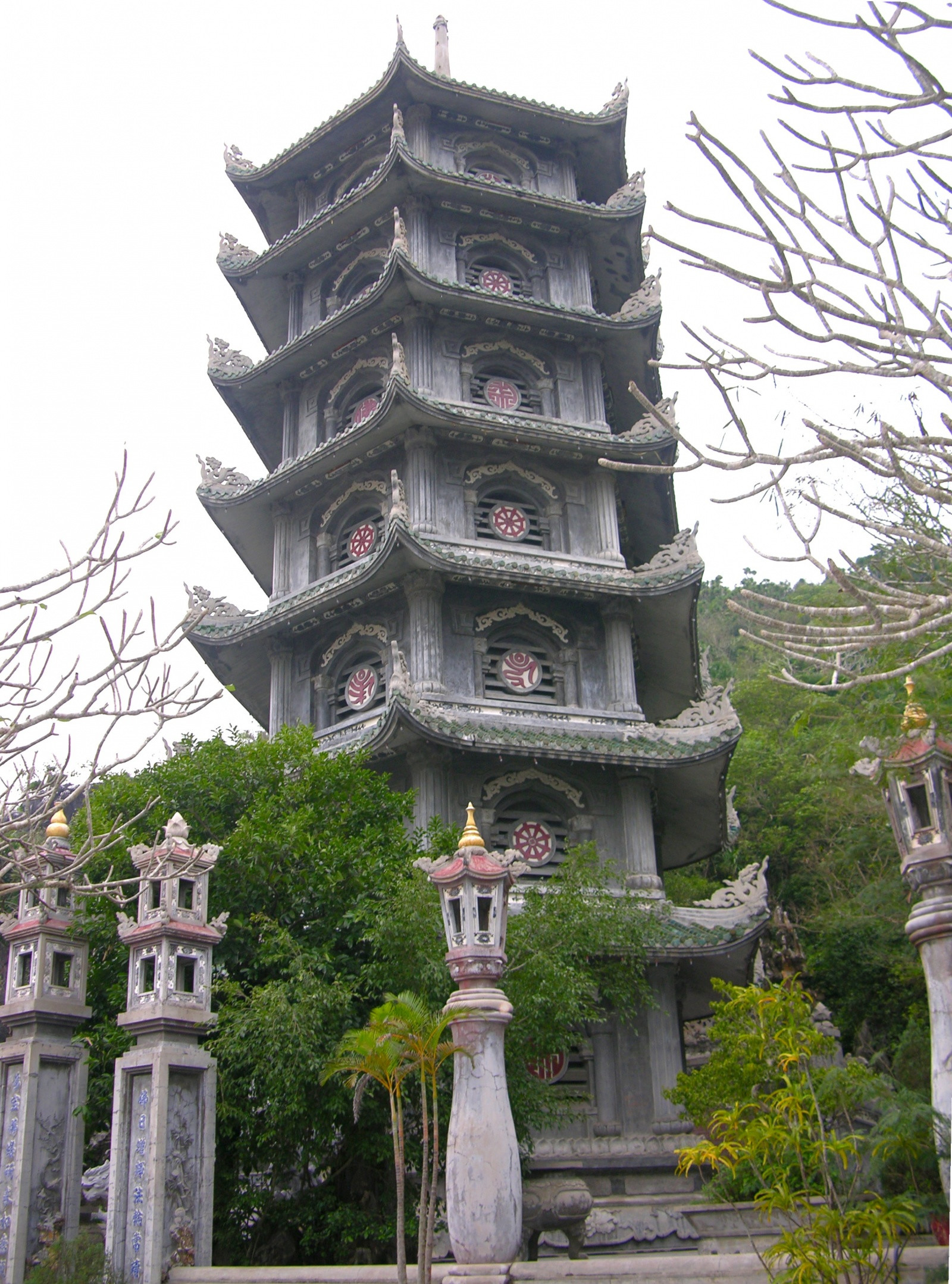 Храм в Мраморных горах (Ngu Hanh Son) в Дананге – фотографии Вьетнама