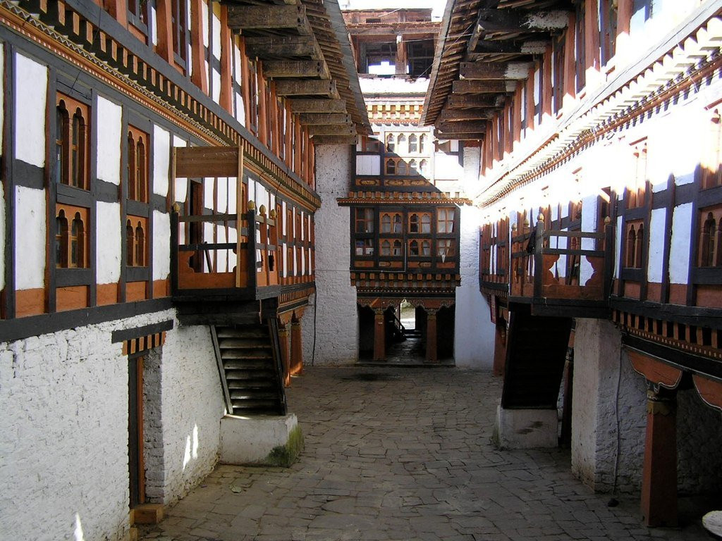 Соединительный проход в крепости Джакар-дзонг в Бутане – фотографии Бутана