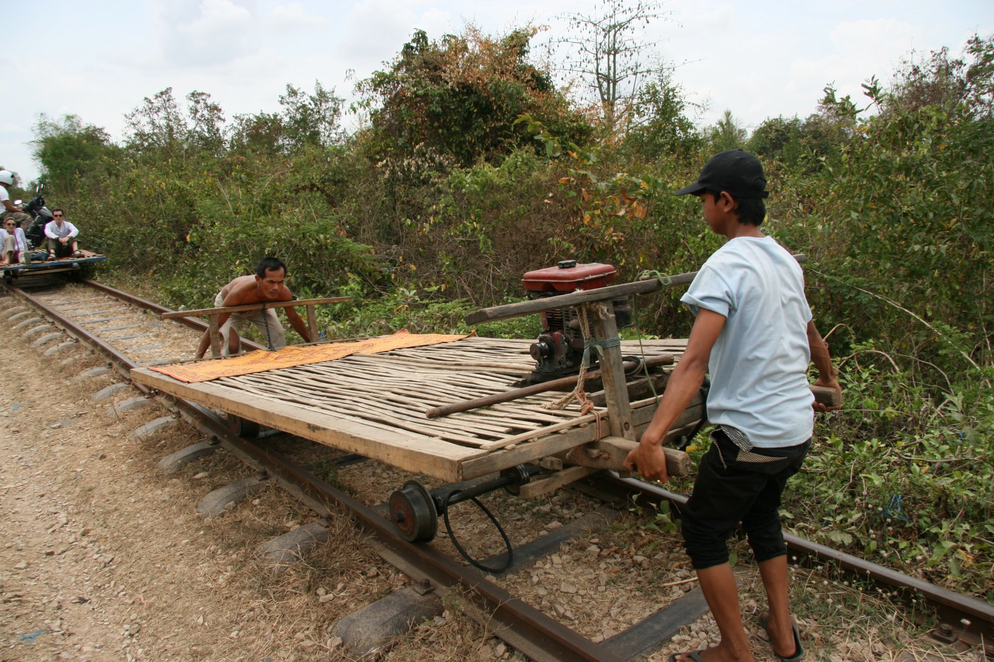 Бамбуковый поезд (Bamboo Train) – фотографии Камбоджи
