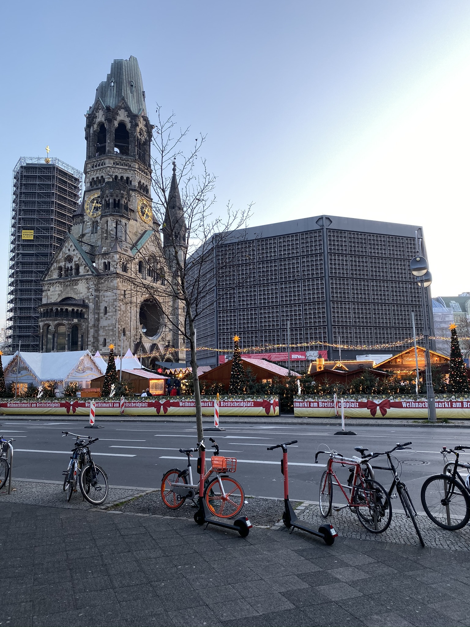 Мемориальная церковь кайзера Вильгельма в Берлине – фотографии Германии