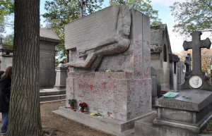 Историческое кладбище Пер-Лашез (Pere Lachaise Cemetery), Париж, Франция – фотографии Франции