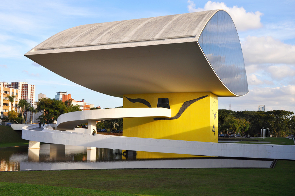 Музей Оскара Нимейера (Museu Oscar Niemeyer) – фотографии Бразилии