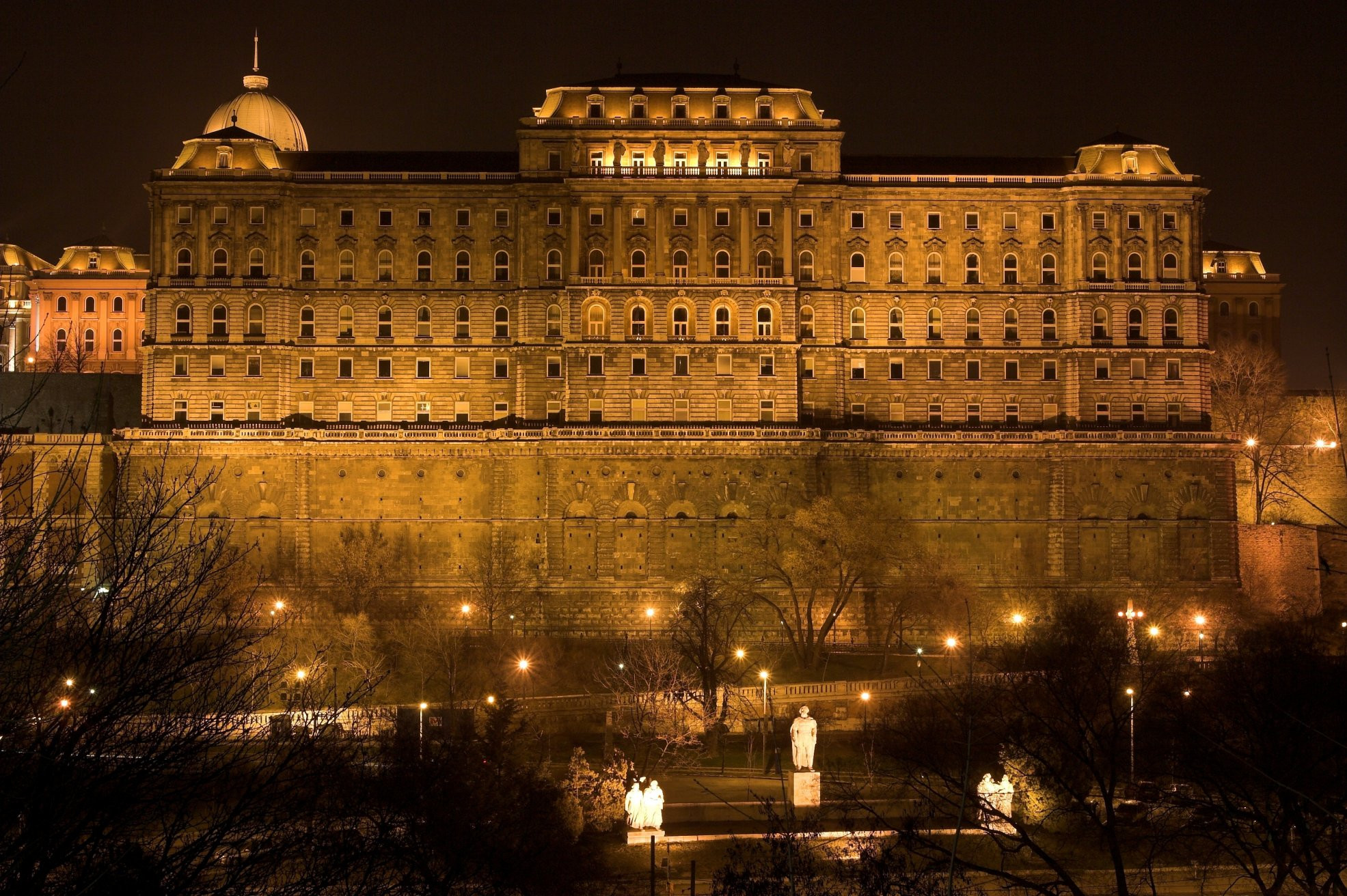 Национальная библиотека имени Сечени в Королевском – фотографии Венгрии