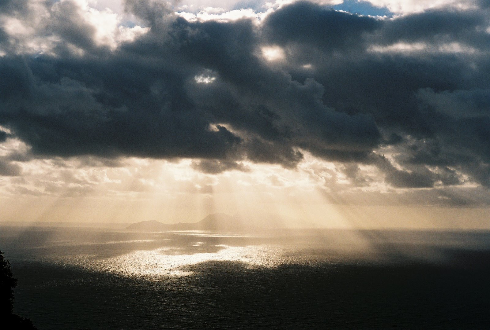 Вид с Сабы на Синт-Эстатиус – фотографии Карибских Нидерландов