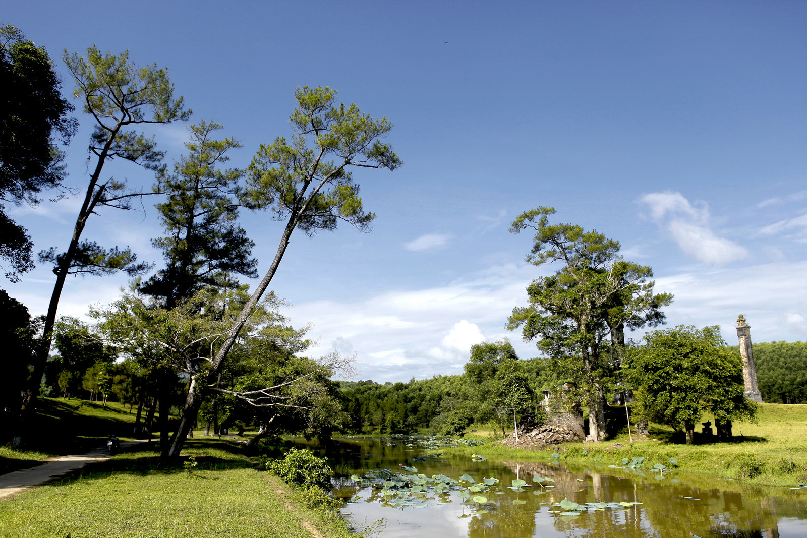 Гробница Зя Лонг в окрестностях Хюэ – фотографии Вьетнама