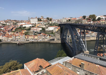 Вид на Порту со смотровой площадки у сада Морро (Jardim do Morro) – фотографии Португалии