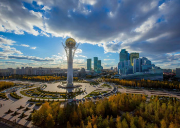 Вид на Байтерек и бульвар, Астана – фотографии Казахстана
