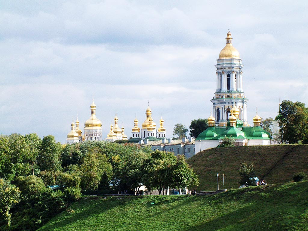 Ежегодно Киево-Печерскую Лавру посещают как паломники и верующие граждане, так и много туристов – фотографии Украины