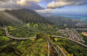 Головокружительная лестница Хайку, Гавайские острова, США – фотографии США