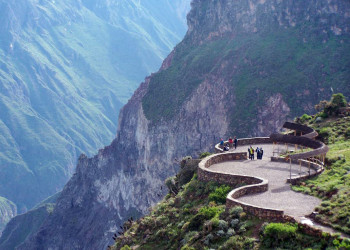 Обзорная площадка «Крус-дель-Кондор» для наблюдения за кондорами в Перу – фотографии Перу