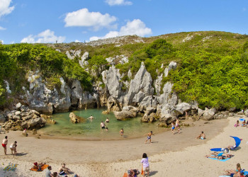 Природное чудо пляж Плайя де Гульпиюри, Астурия, Испания – фотографии Испании