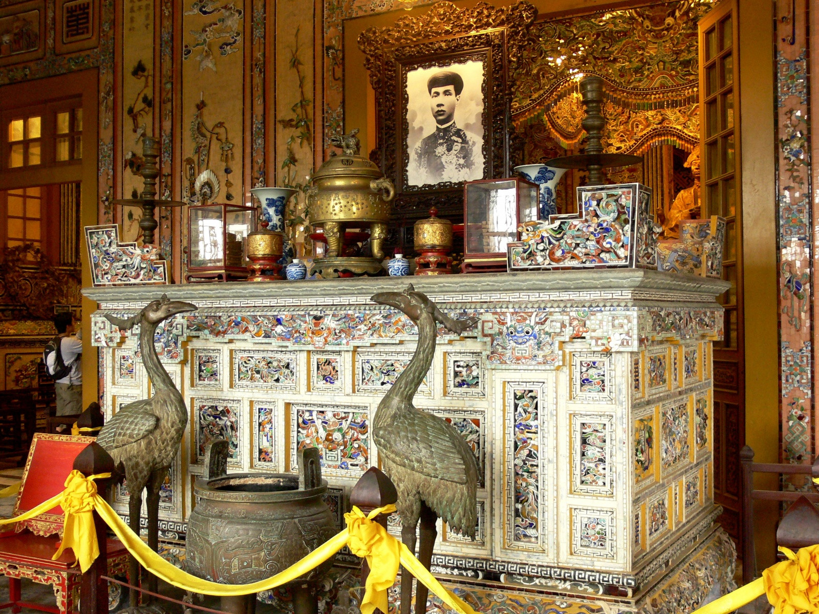 Гробница Кхай Динь (Lăng Khai Dinh) в пригороде Хюэ – фотографии Вьетнама