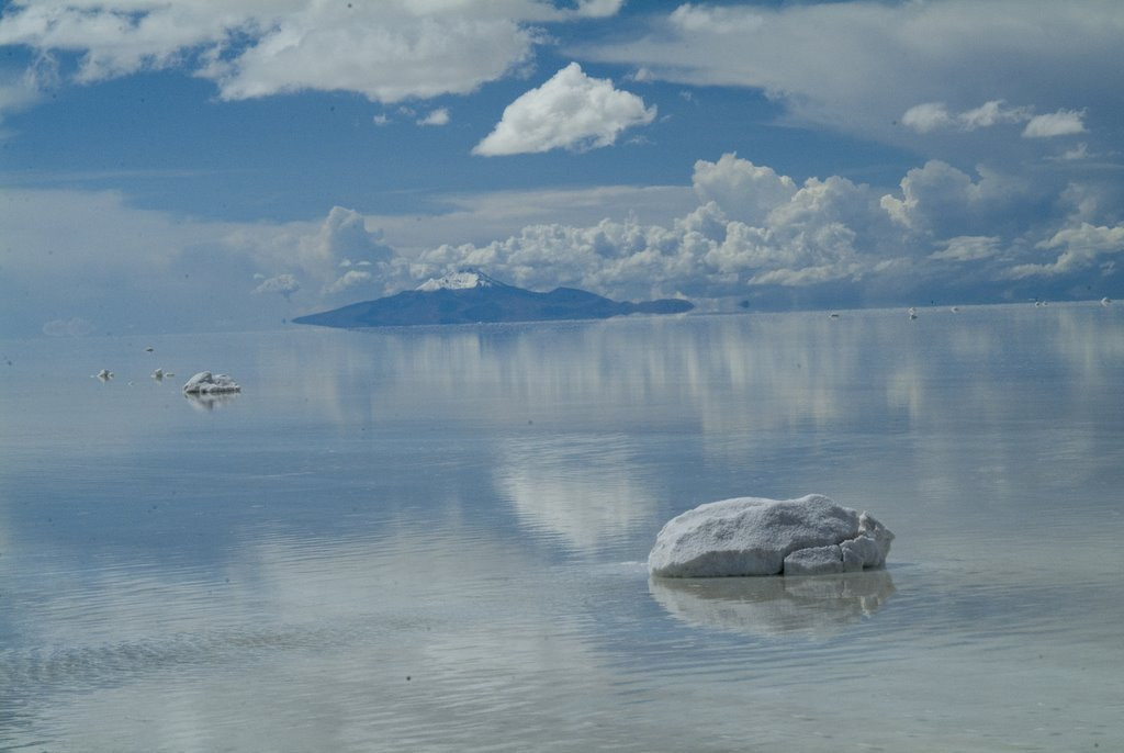 Зеркальная гладь солончака Уюни – фотографии Боливии