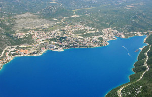 Вид на побережье - слева Неум, справа полуостров Клек – фотографии Боснии и Герцеговины