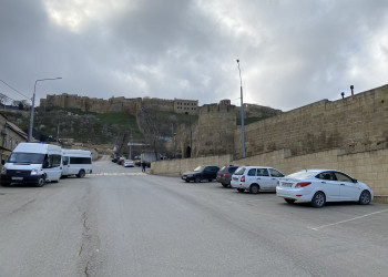 Крепость Нарын-кала - вид снизу из города – фотографии России