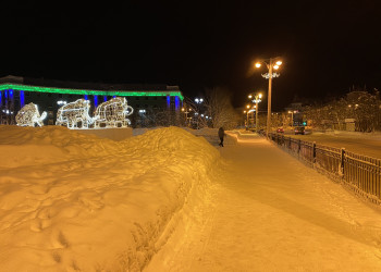 Центральная площадь Кировска – фотографии России