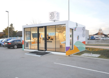 Салон связи в Нойзидль-ам-Зе. Австрия – фотографии Австрии