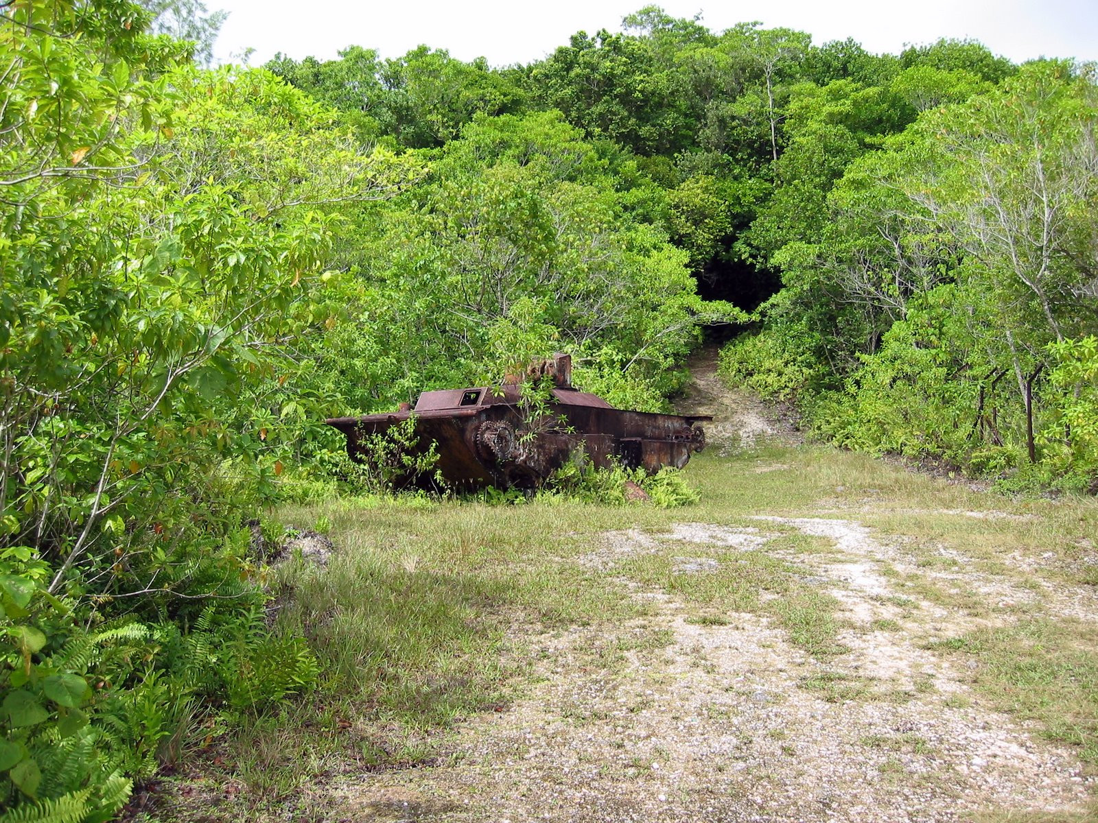 Японские танки на острове Пелелиу – фотографии Палау