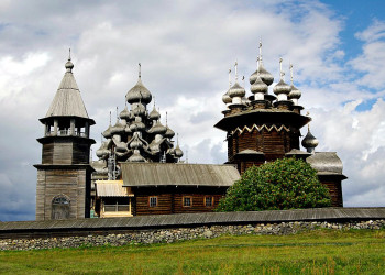 Неизвестным архитектором на территории комплекса Кижи была построена Покровская церковь – фотографии России