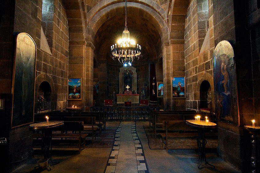 Внутреннее убранство церкви Шогакат, Армения – фотографии Армении