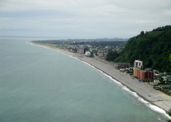 Гонио (слева) и Квариати (справа) – фотографии Грузии