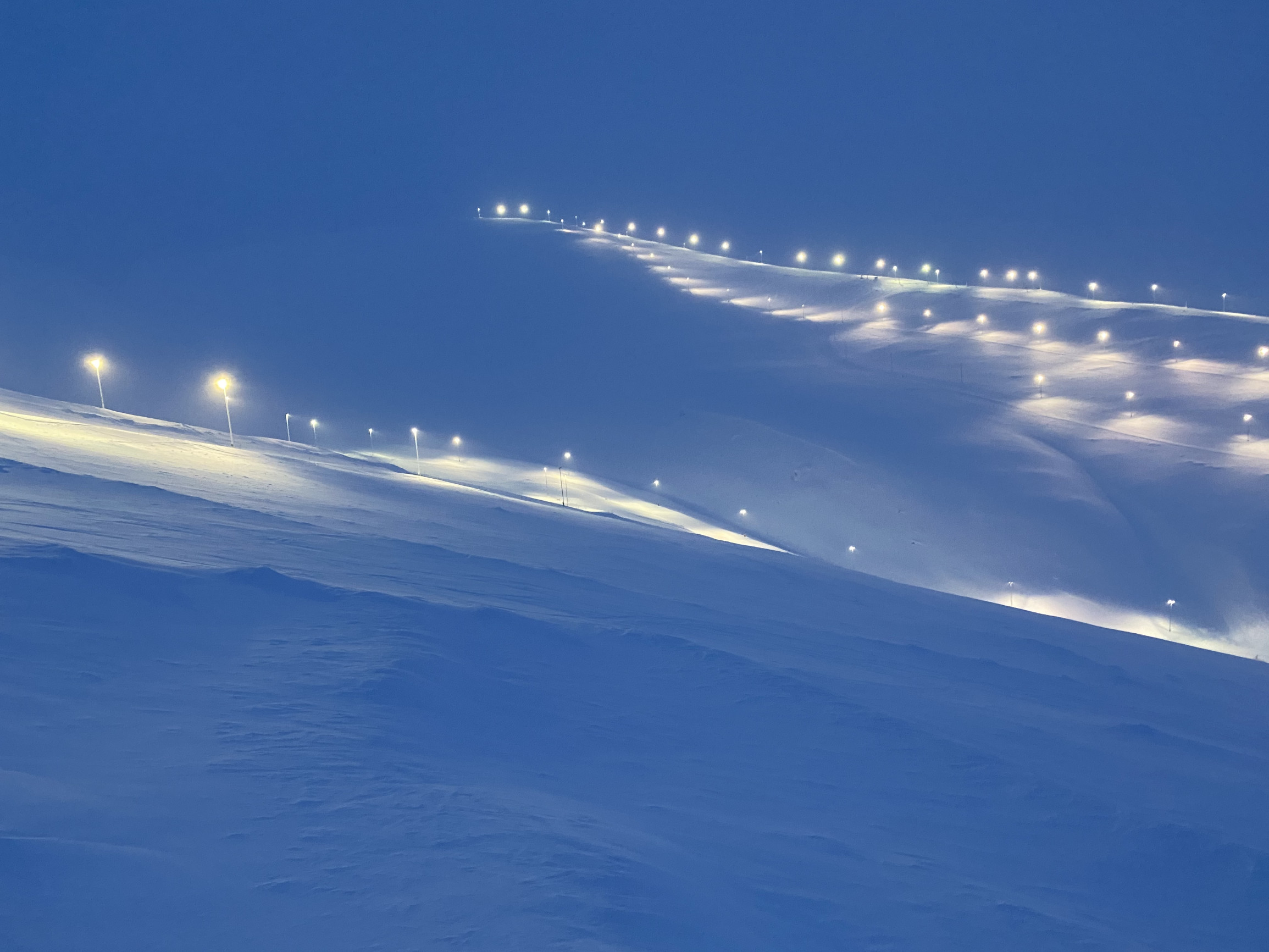 Северный (спереди) и Южный (на заднем фоне) склоны курорта Большой Вудьявр – фотографии России