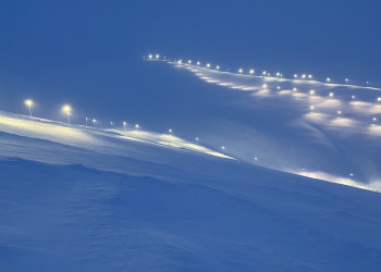 Северный (спереди) и Южный (на заднем фоне) склоны курорта Большой Вудьявр – фотографии России