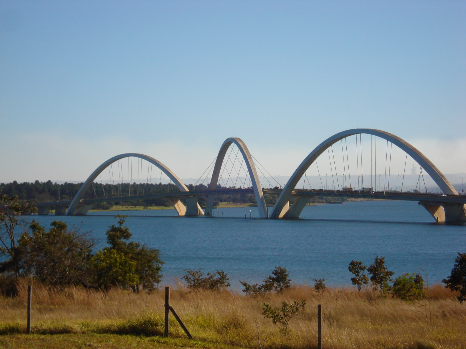 Архитектура моста Жуселину Кубичек в Бразилии – фотографии Бразилии