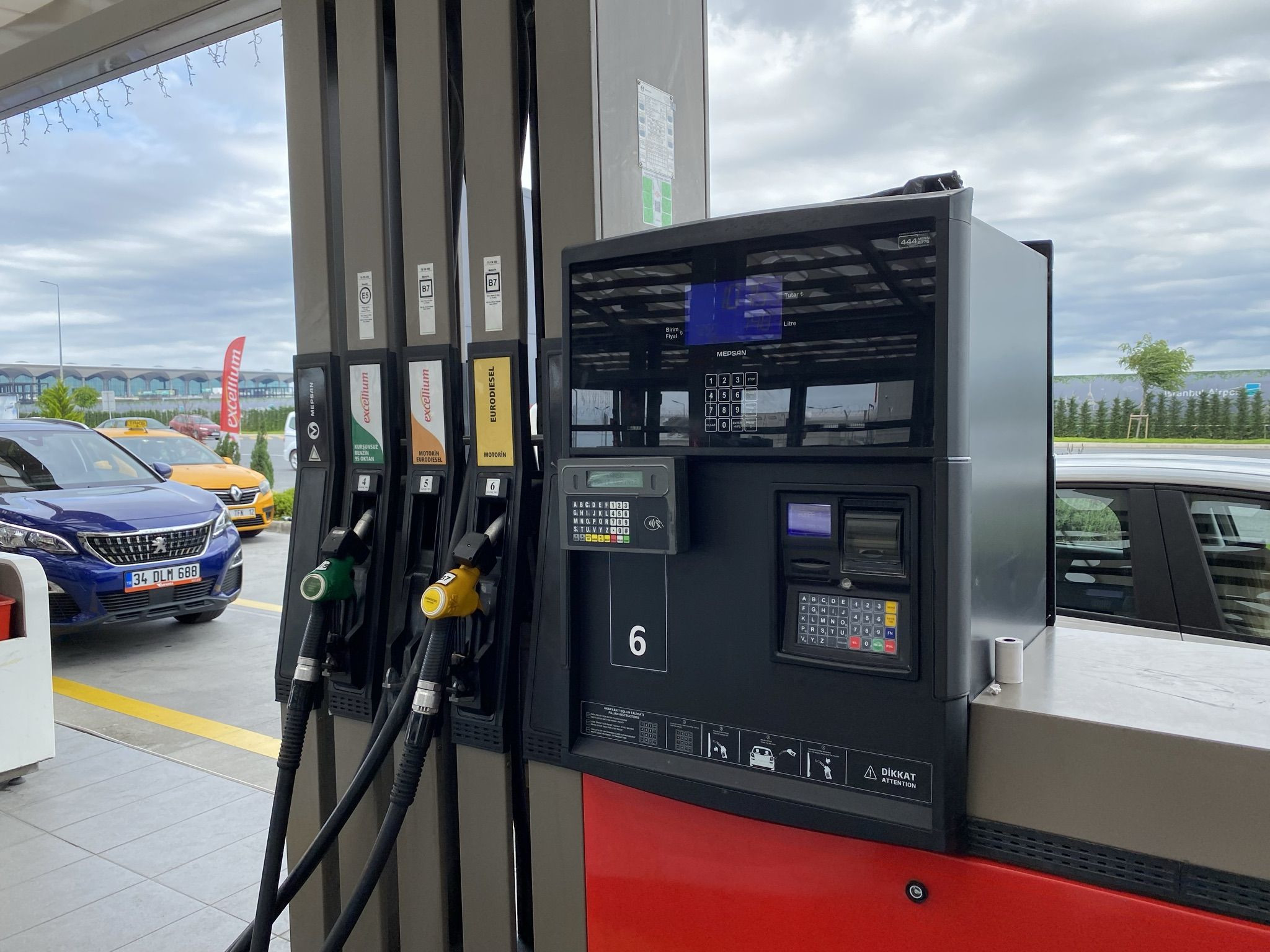 Заправка в Турции – фотографии Турции