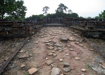 Гробница Тхиеу Чи в окрестностях города Хюэ – фотографии Вьетнама