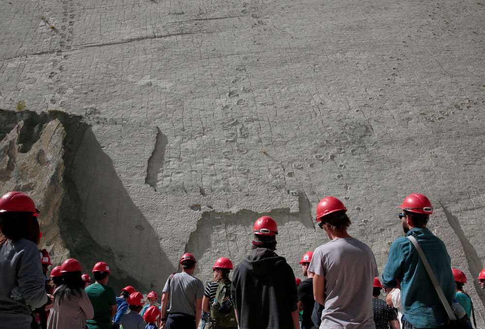 Следы динозавров Cal Orcko на окраине города Сукре, в Боливии – фотографии Боливии