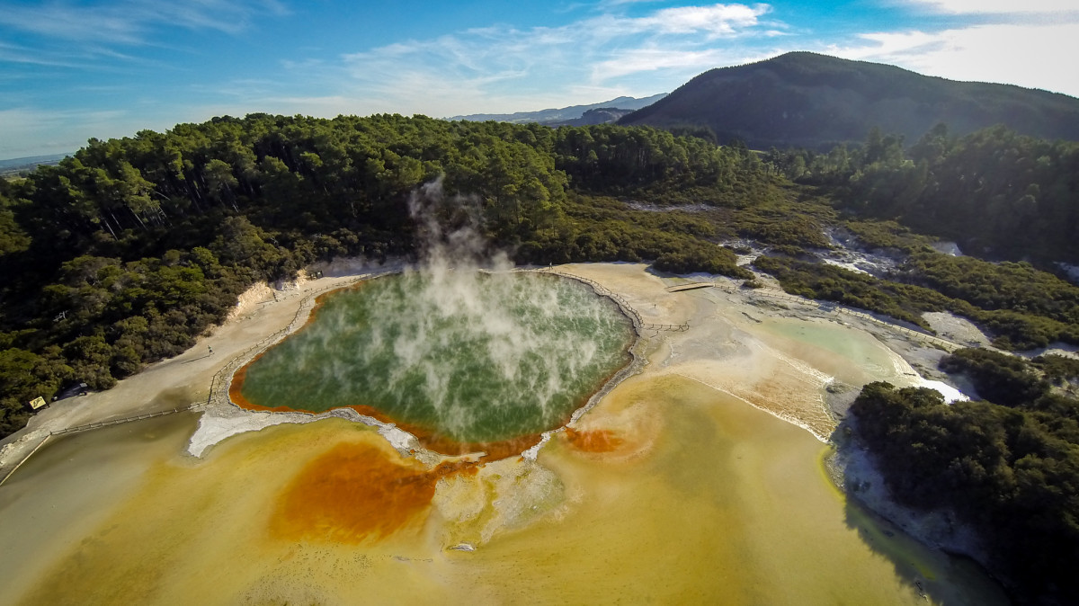 Геотермальная активность Уаи-О-Тапу в окрестностях города Роторуа Новой Зеландии – фотографии Новой Зеландии