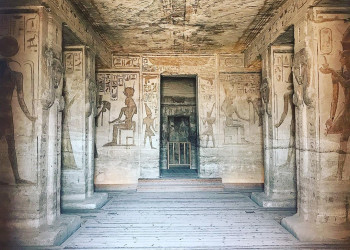 Около 70 скальных гробниц Долины Цариц поражает своим убранством – фотографии Египта