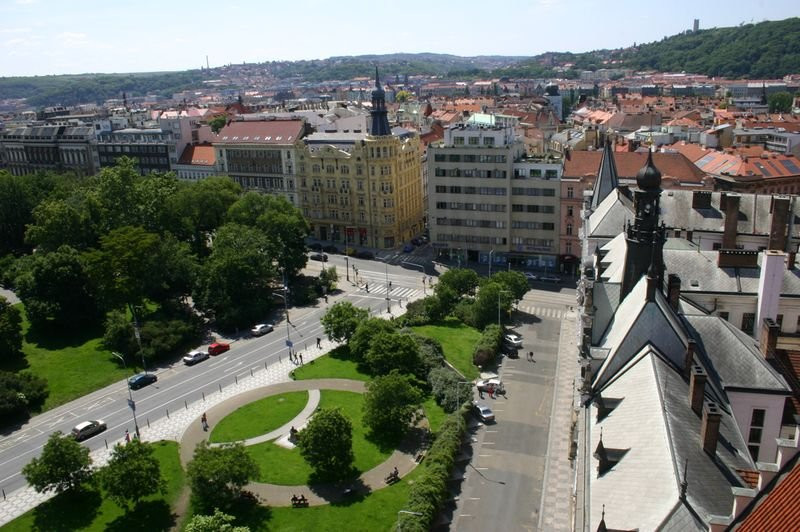 Вид сверху на Карлову площадь, Прага, Чехия – фотографии Чехии