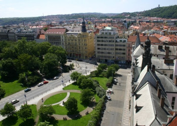 Вид сверху на Карлову площадь, Прага, Чехия – фотографии Чехии