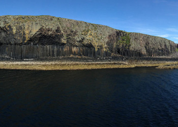 Фингалова пещера на шотландском островке Стаффа, Великобритания – фотографии Великобритании