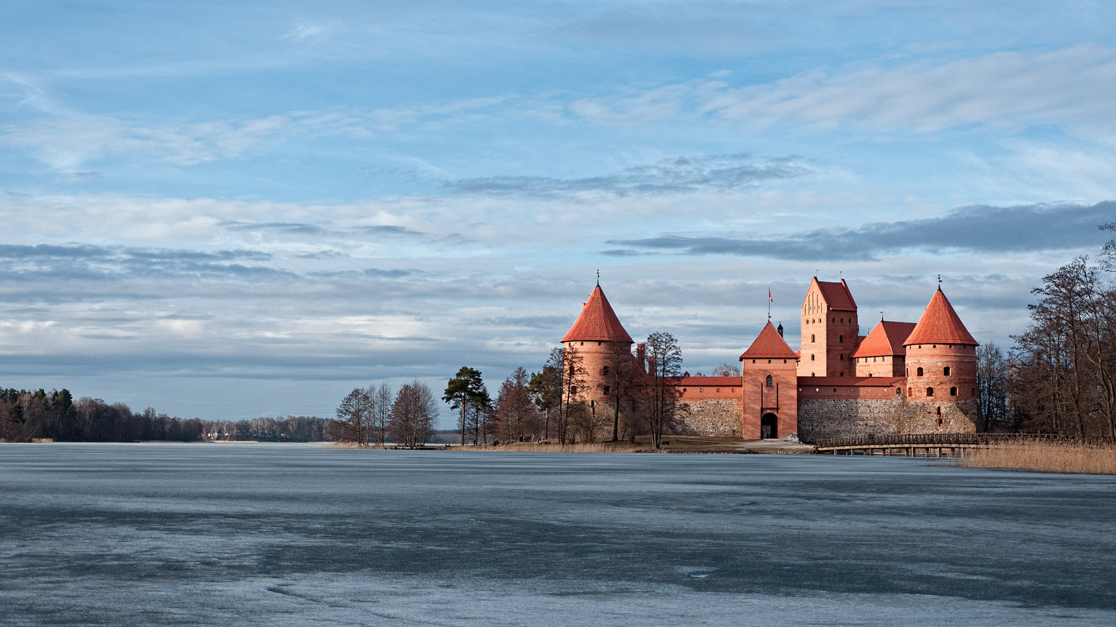Островной замок в городе Тракай, Литва – фотографии Литвы
